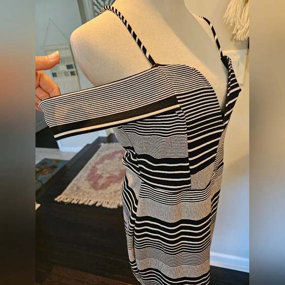 Charlotte Russe •Size Large• Black and White Striped form-fitting dress ☆NWT☆ - Picture 3 of 10